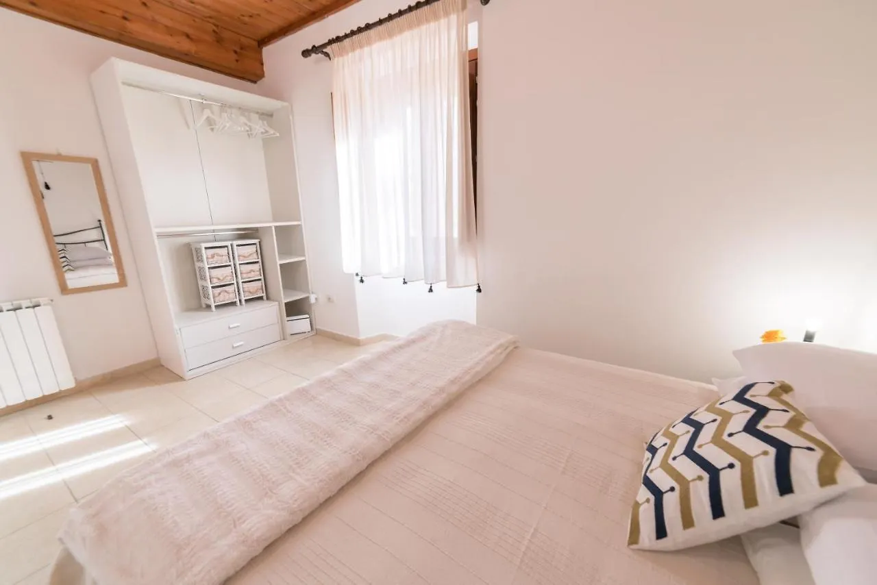 Yenne Rooms Wifi-Ac Cagliari Guest house