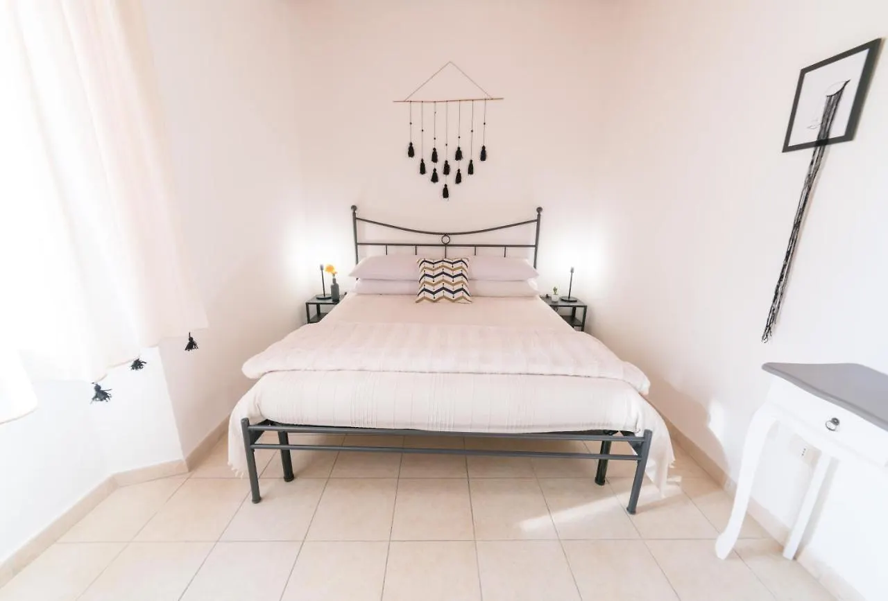 Guest house Yenne Rooms Wifi-Ac Cagliari Italy