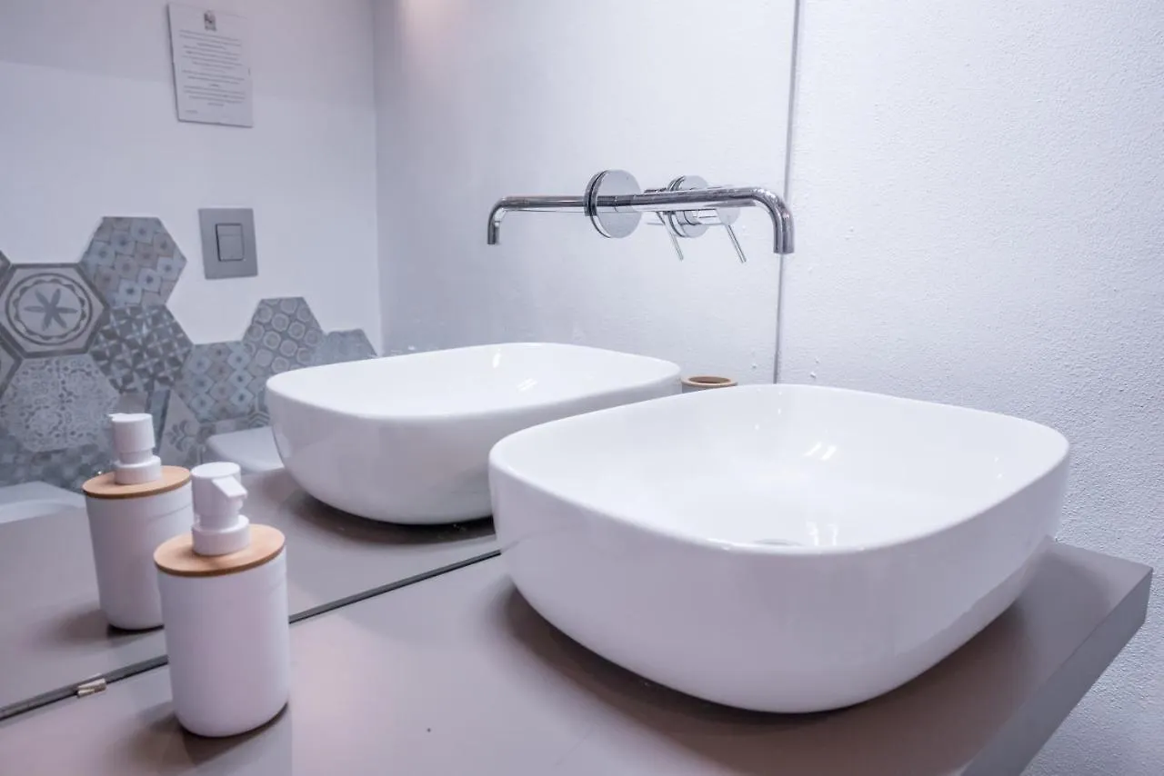 Yenne Rooms Wifi-Ac Cagliari Guest house