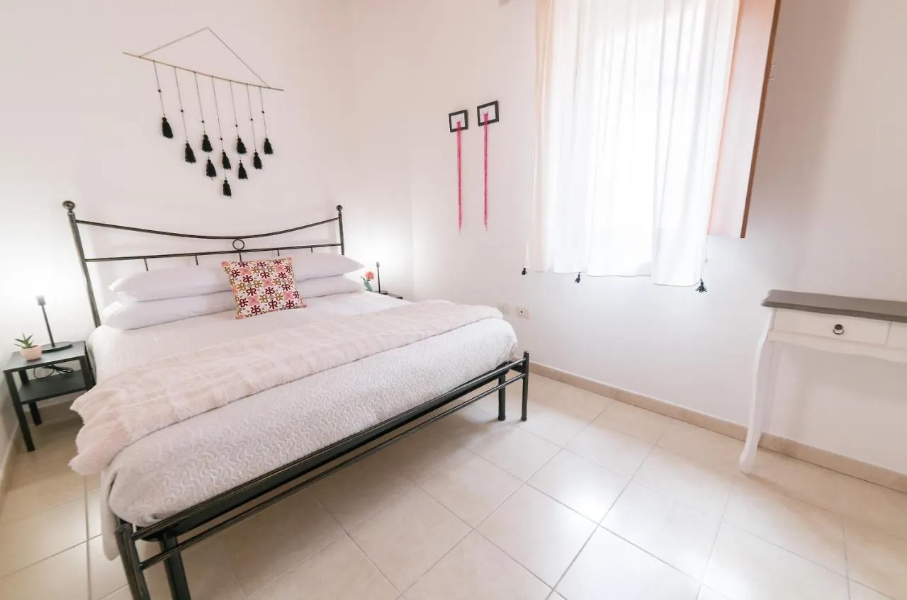 Πανσιόν Yenne Rooms Wifi-Ac Κάλιαρι