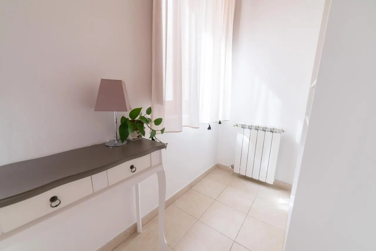Guest house Yenne Rooms Wifi-Ac Cagliari Italy