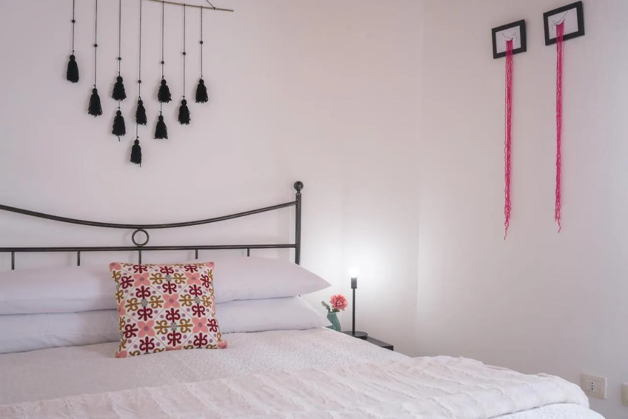 Yenne Rooms Wifi-Ac Cagliari Guest house